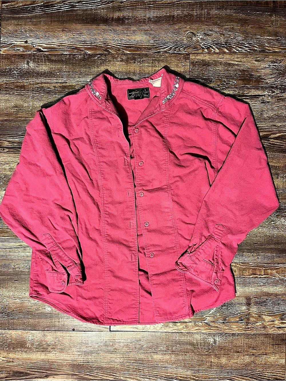 Eddie Bauer Embroidered Button Down in Pink Size Small